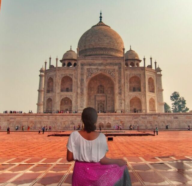 cropped-Girl-in-front-of-Taj-Mahal.jpeg
