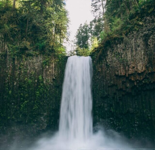 cropped-Waterfall-in-USA.jpeg