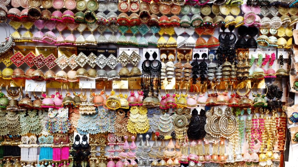 5 Popular Markets For Street Shopping In Mumbai