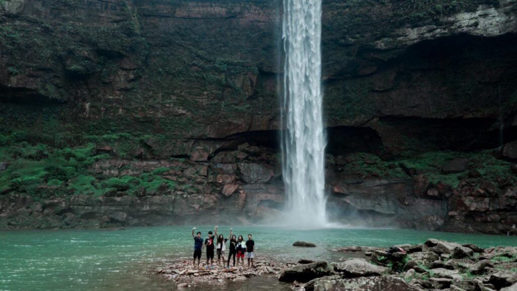 Top 7 Scenic Waterfalls To Visit In Meghalaya (India)