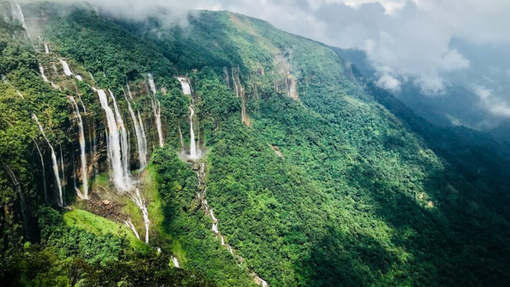 Top 7 Scenic Waterfalls To Visit In Meghalaya (India)