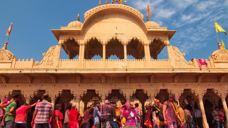 Radha Rani Shreeji Temple Barsana (Mathura) - Timings, History 1 Radha Rani Shreeji Temple Barsana (Mathura) - Timings, History