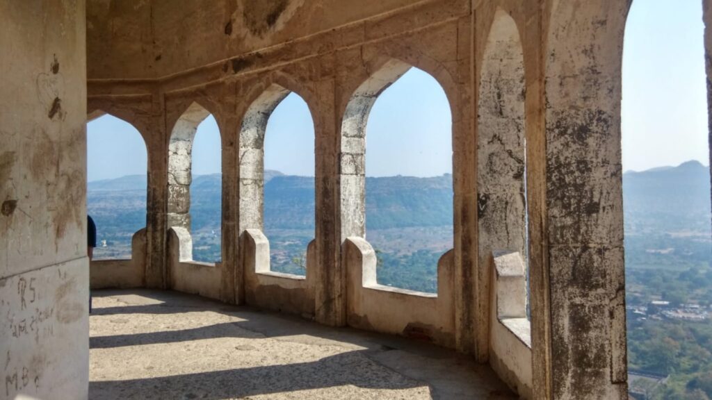 Top 10 Stunning Forts To Visit In Maharashtra (India)