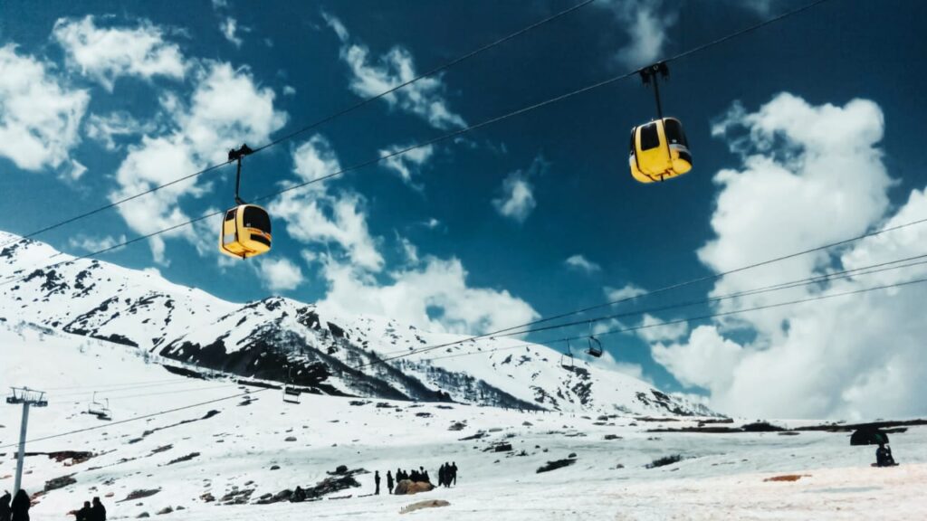 Skiing in India: Top 7 Destinations (Best Months To Ski & Price)