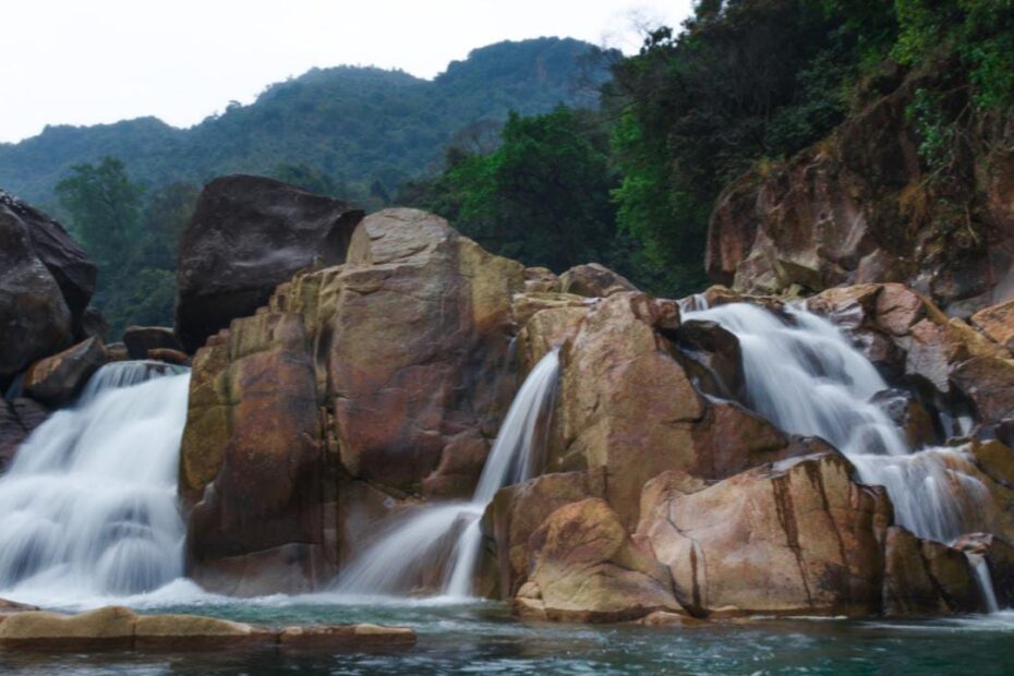 Top 7 Scenic Waterfalls To Visit In Meghalaya (India)