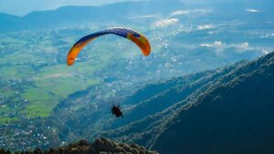 6 Best Places To Try Paragliding In India 2024