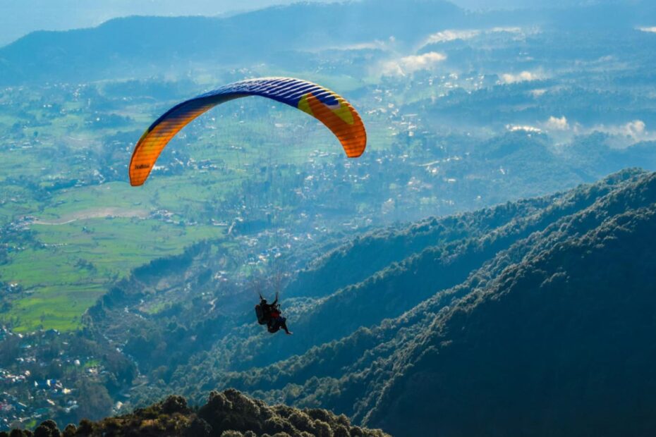 6 Best Places To Try Paragliding In India 2024